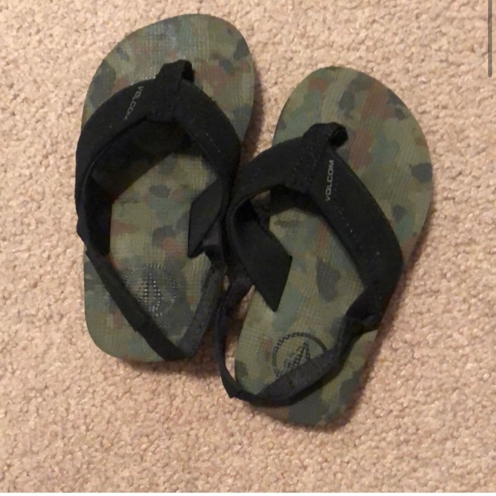 TODDLER BOYS VOLCOM SANDALS SIZE 8